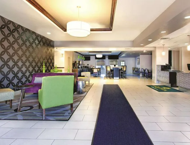 La Quinta Inn & Suites by Wyndham Tampa Bay Area-Tampa South hotel detail image 2