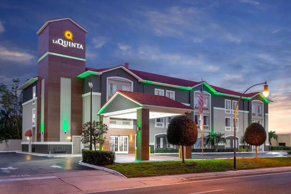 La Quinta Inn & Suites by Wyndham Tampa Bay Area-Tampa South hotel hero