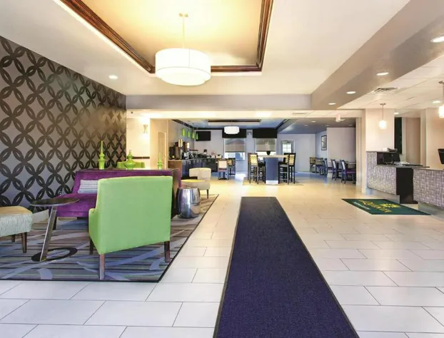 La Quinta Inn & Suites by Wyndham Tampa Bay Area-Tampa South hotel detail image 3