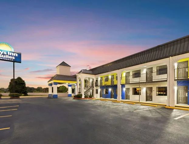 Days Inn & Suites by Wyndham Vicksburg hotel detail image 1