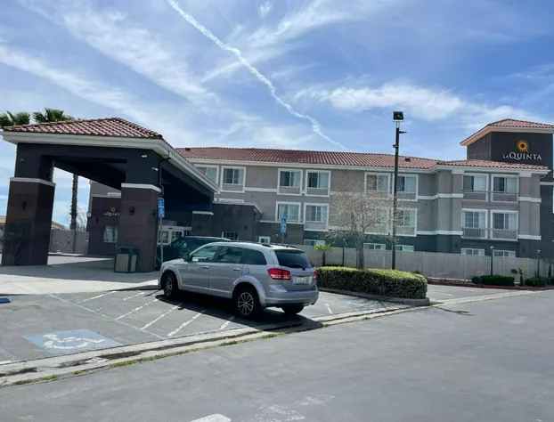 La Quinta Inn & Suites by Wyndham Hesperia Victorville hotel detail image 1