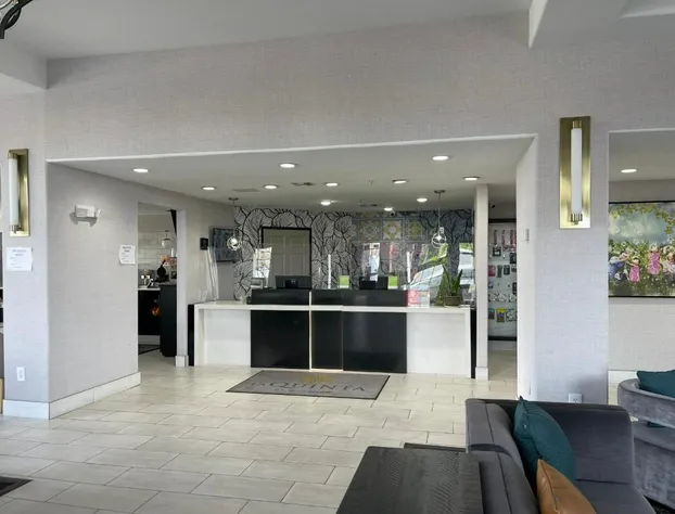 La Quinta Inn & Suites by Wyndham Hesperia Victorville hotel detail image 4