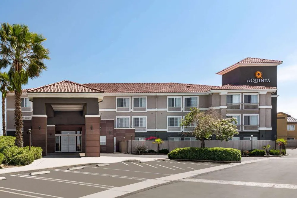 La Quinta Inn & Suites by Wyndham Hesperia Victorville hotel hero
