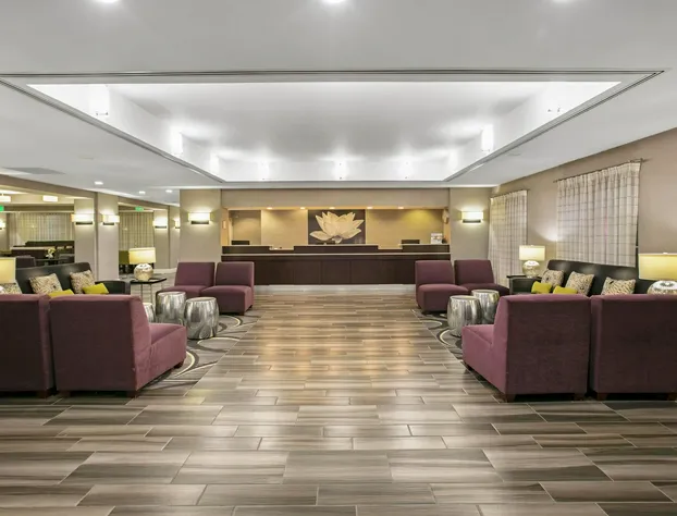 La Quinta Inn & Suites by Wyndham DFW Airport South / Irving hotel detail image 2