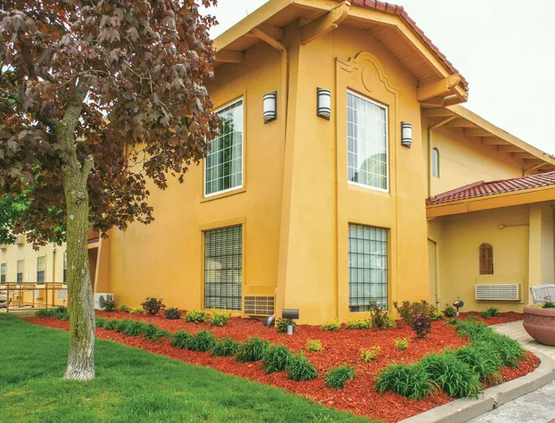 La Quinta Inn by Wyndham Moline Airport hotel detail image 1