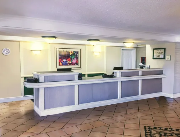 La Quinta Inn by Wyndham Moline Airport hotel detail image 2