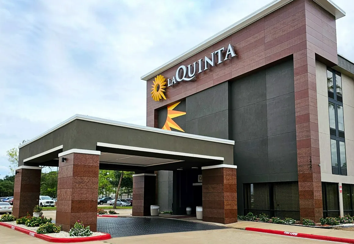 La Quinta Inn & Suites by Wyndham Houston Stafford Sugarland hotel hero