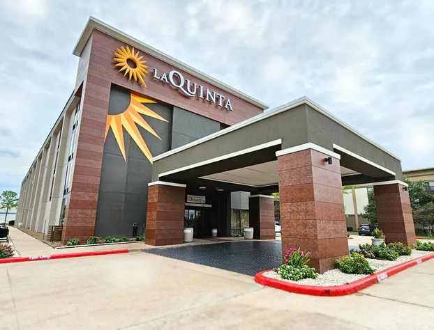 La Quinta Inn & Suites by Wyndham Houston Stafford Sugarland hotel detail image 2