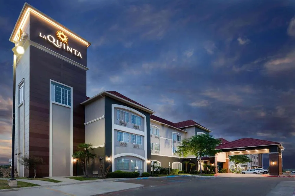 La Quinta Inn & Suites by Wyndham Laredo Airport hotel hero