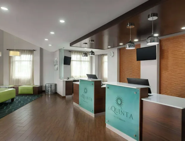 La Quinta Inn & Suites by Wyndham Oceanfront Daytona Beach hotel detail image 4