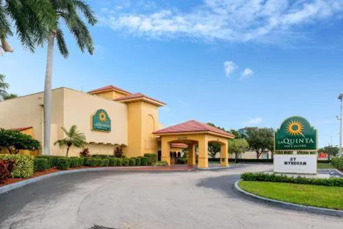 La Quinta Inn & Suites by Wyndham Ft Lauderdale Cypress Cr hotel hero