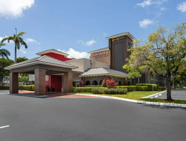 La Quinta Inn & Suites by Wyndham Ft Lauderdale Cypress Cr hotel detail image 1