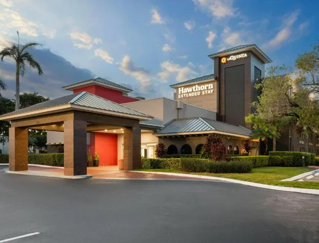 La Quinta Inn & Suites by Wyndham Ft Lauderdale Cypress Cr hotel detail image 2