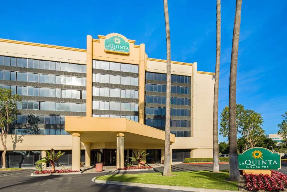 La Quinta Inn & Suites by Wyndham Buena Park hotel hero