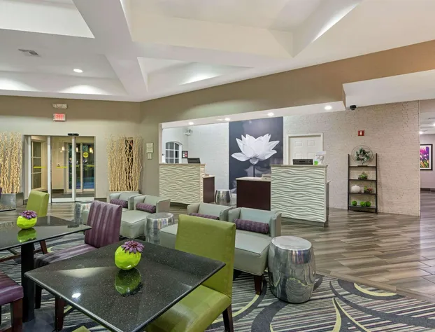 La Quinta Inn & Suites by Wyndham Phoenix Scottsdale hotel detail image 1