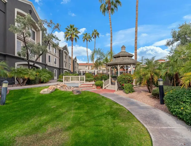 La Quinta Inn & Suites by Wyndham Phoenix Scottsdale hotel detail image 2