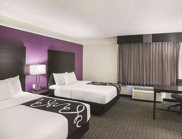 La Quinta Inn & Suites by Wyndham Phoenix Scottsdale hotel detail image 3