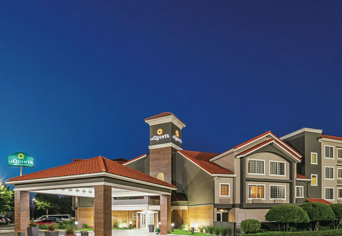 La Quinta Inn & Suites by Wyndham Fort Worth North hotel hero