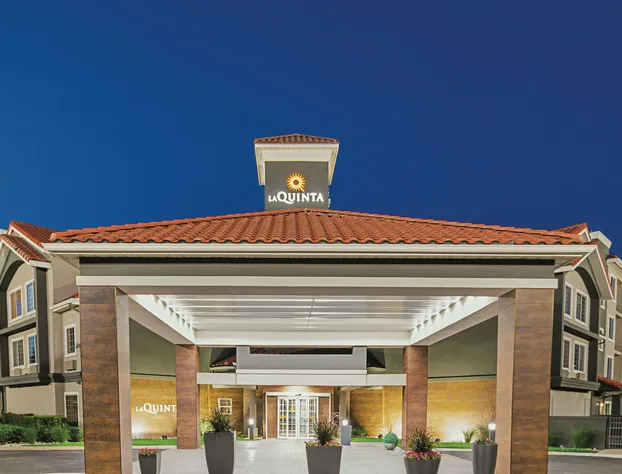 La Quinta Inn & Suites by Wyndham Fort Worth North hotel detail image 1