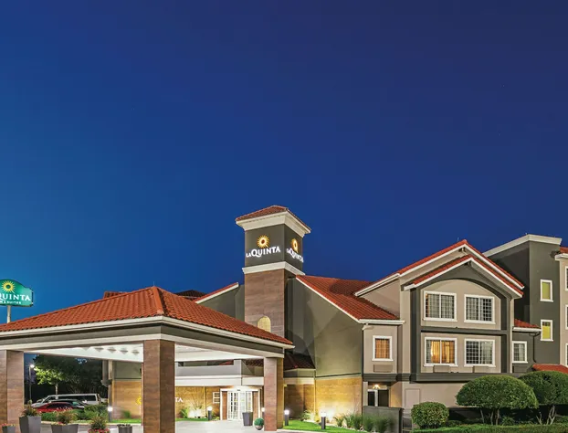 La Quinta Inn & Suites by Wyndham Fort Worth North hotel detail image 1