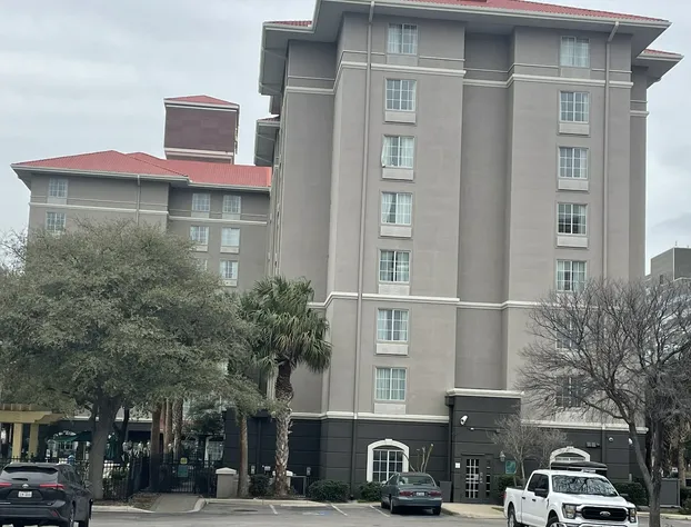 La Quinta Inn & Suites by Wyndham San Antonio Airport hotel detail image 2