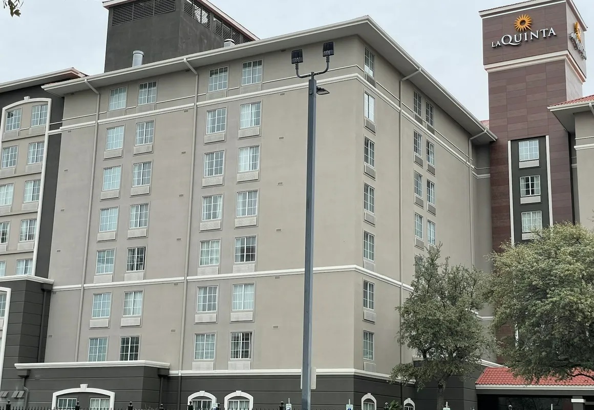 La Quinta Inn & Suites by Wyndham San Antonio Airport hotel hero