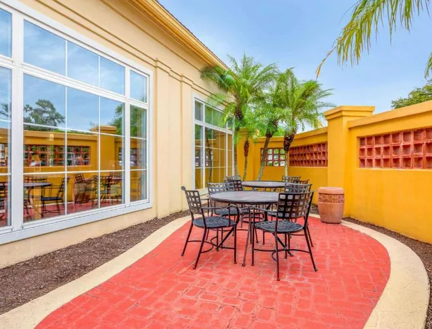 La Quinta Inn & Suites by Wyndham Lakeland West hotel detail image 4