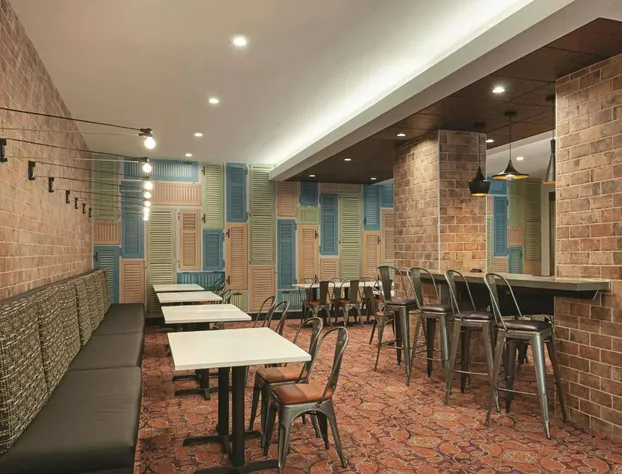 La Quinta Inn & Suites by Wyndham New Orleans Downtown hotel detail image 4