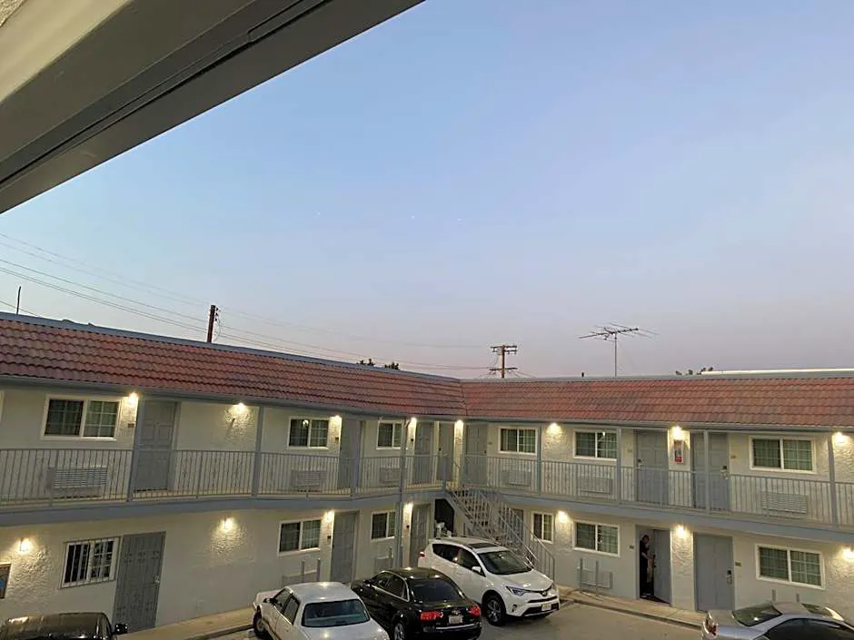 Golden West Manor Motel hotel hero