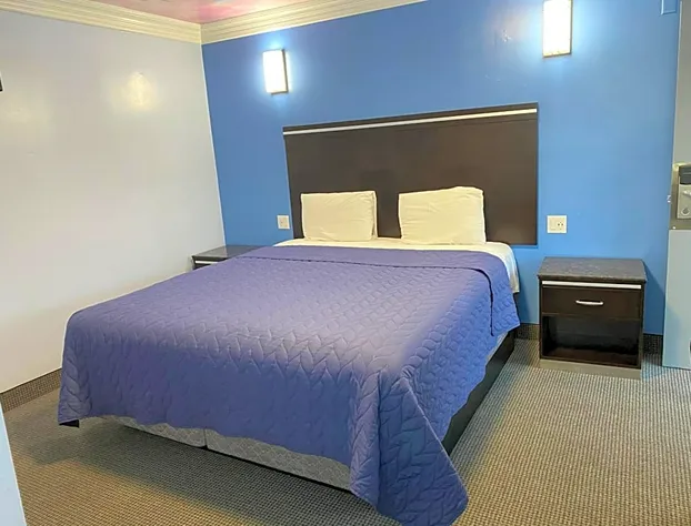 Golden West Manor Motel hotel detail image 3