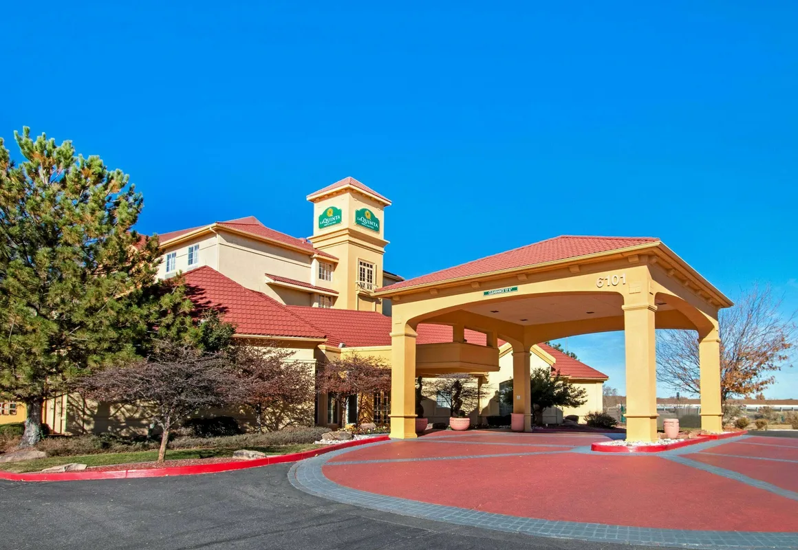 La Quinta Inn & Suites by Wyndham Albuquerque West hotel hero