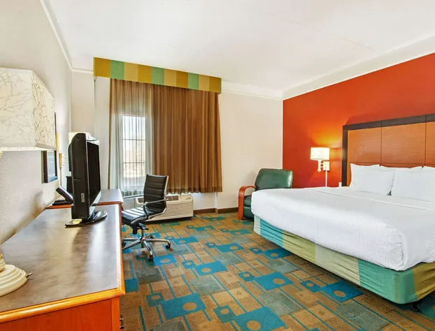 La Quinta Inn & Suites by Wyndham Albuquerque West hotel detail image 4