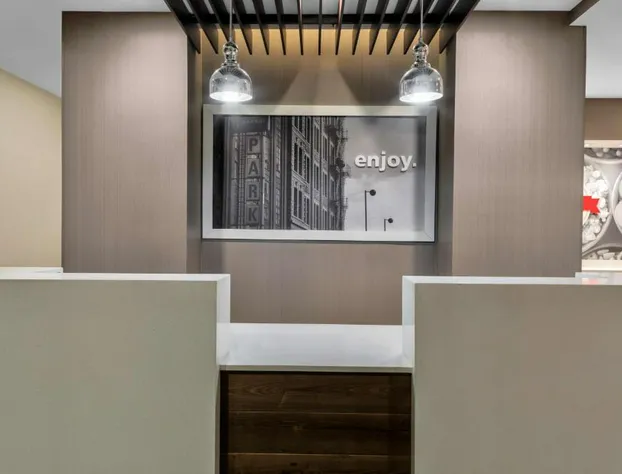 Hampton Inn & Suites Los Angeles/Hollywood hotel detail image 2