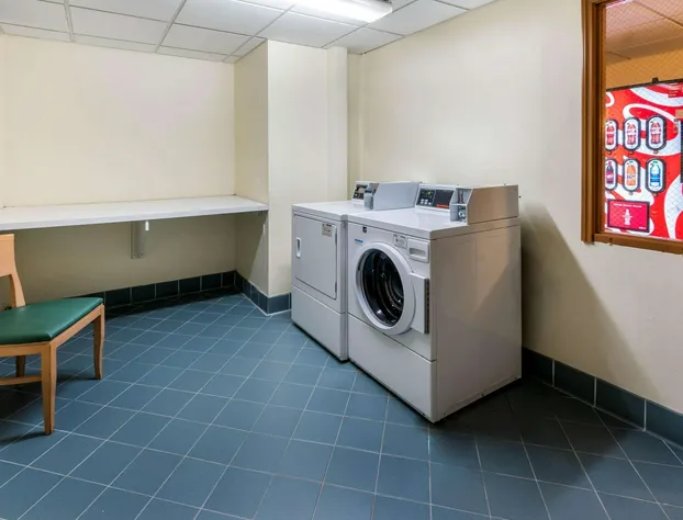 La Quinta Inn & Suites by Wyndham Phoenix West Peoria hotel detail image 4