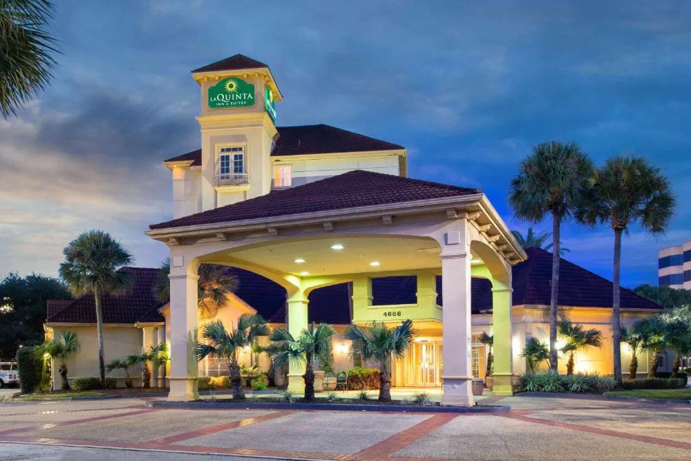 La Quinta Inn & Suites by Wyndham Jacksonville Butler Blvd hotel hero