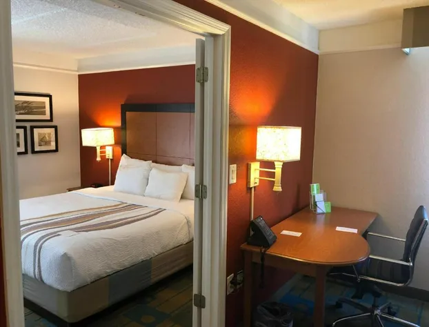 La Quinta Inn & Suites by Wyndham Jacksonville Butler Blvd hotel detail image 3