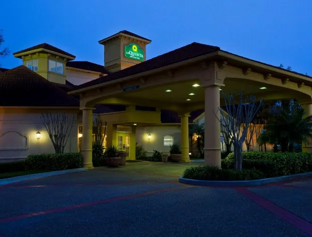 La Quinta Inn & Suites by Wyndham USF (Near Busch Gardens) hotel detail image 1