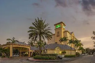 La Quinta Inn & Suites by Wyndham Miami Airport West hotel detail image 1