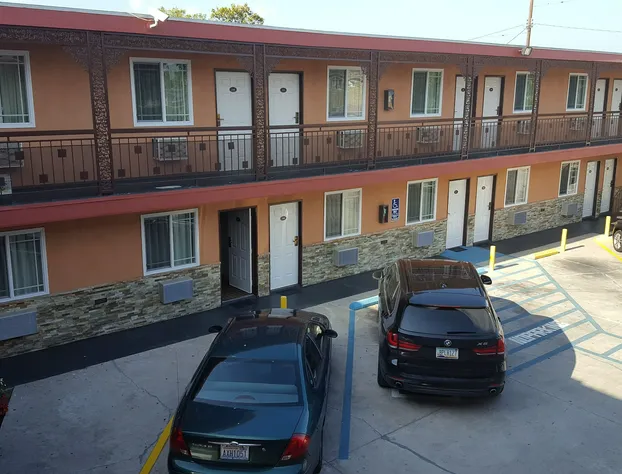 Travel Inn Motel hotel detail image 1