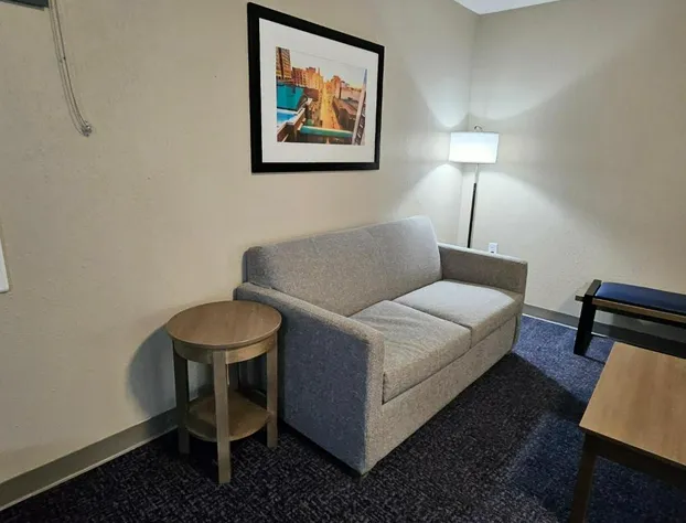 Baymont by Wyndham Davenport hotel detail image 3