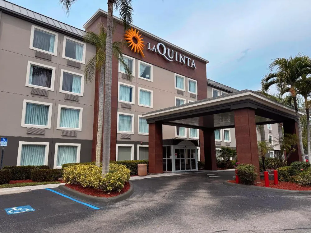 La Quinta Inn & Suites by Wyndham Naples East (I-75) hotel hero