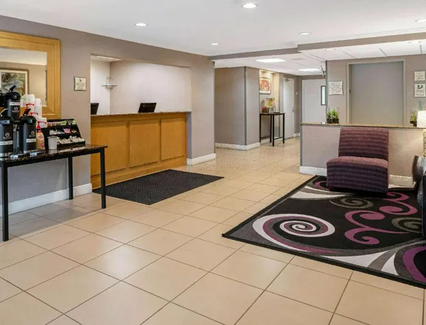 La Quinta Inn & Suites by Wyndham Naples East (I-75) hotel detail image 2