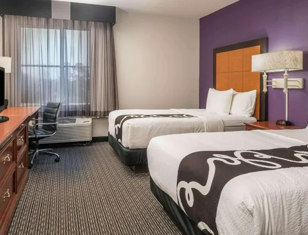 La Quinta Inn & Suites by Wyndham Naples East (I-75) hotel detail image 3