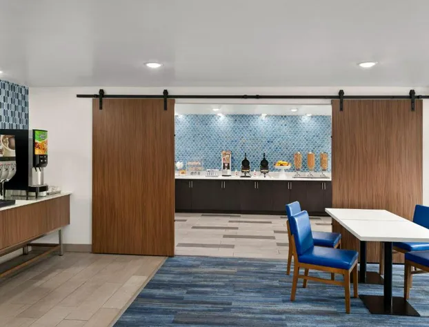 La Quinta Inn by Wyndham Columbus Dublin hotel detail image 4