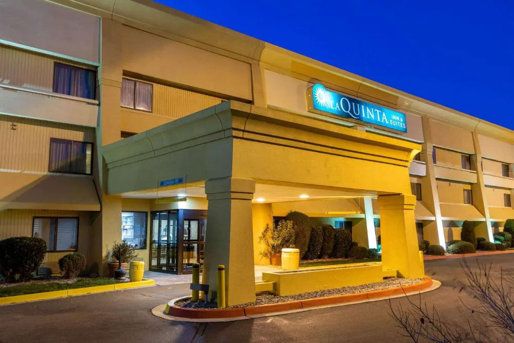 La Quinta Inn & Suites by Wyndham Albuquerque Journal Ctr NW hotel hero