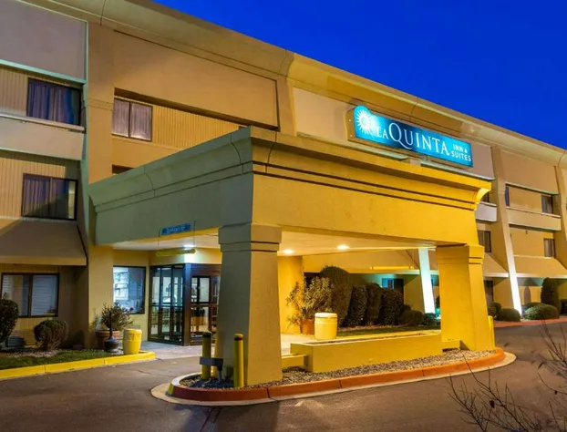 La Quinta Inn & Suites by Wyndham Albuquerque Journal Ctr NW hotel detail image 2