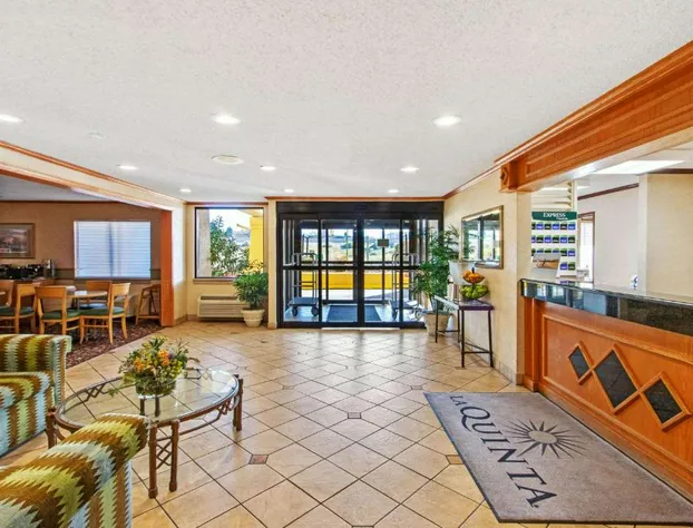 La Quinta Inn & Suites by Wyndham Albuquerque Journal Ctr NW hotel detail image 4