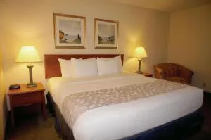La Quinta Inn by Wyndham Indianapolis Airport Executive Dr hotel detail image 1
