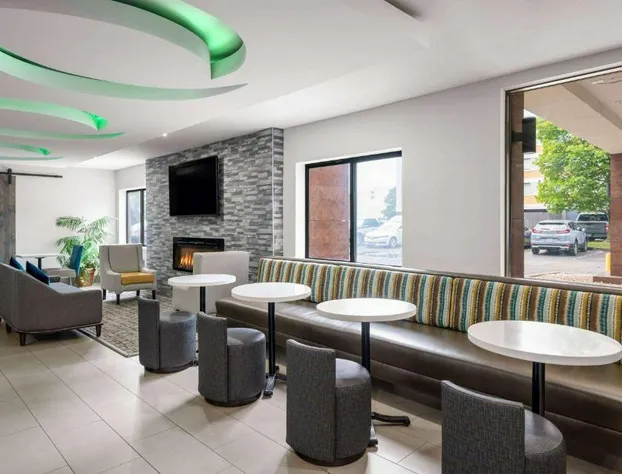 La Quinta Inn by Wyndham Indianapolis Airport Executive Dr hotel detail image 3