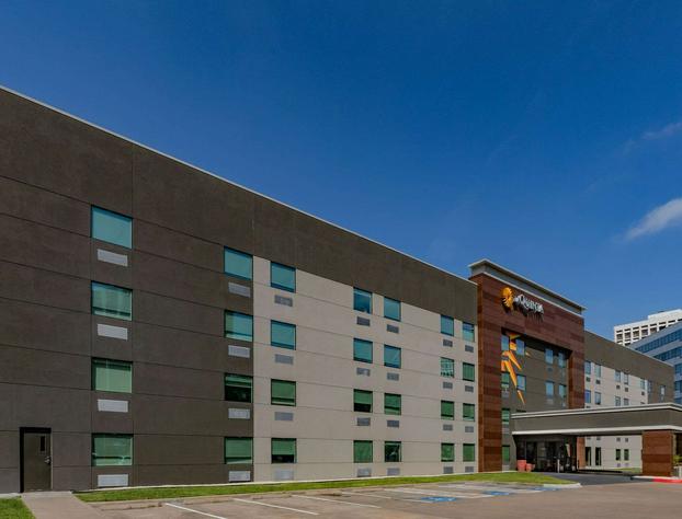 La Quinta Inn & Suites by Wyndham Houston Southwest hotel detail image 1